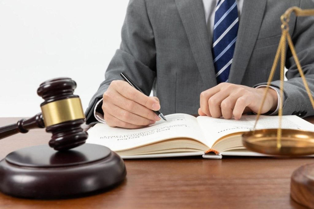 How to Choose the Right Lawyer